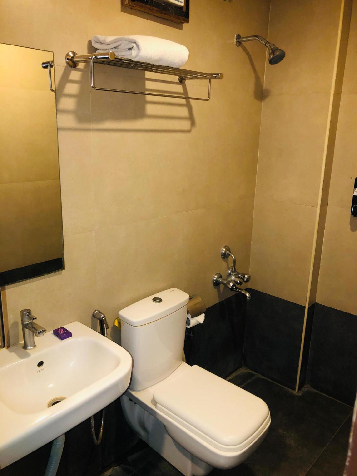 Astra Hotels & Suites - Hsr Layout Sector 1, Near Ecospace Bellandur Bangalore Esterno foto