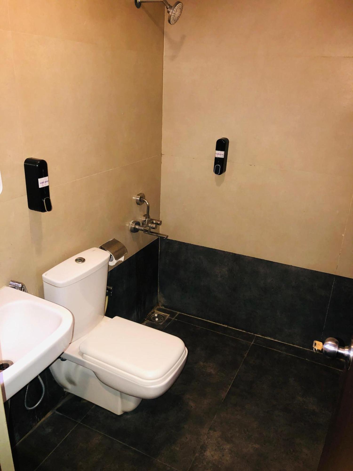 Astra Hotels & Suites - Hsr Layout Sector 1, Near Ecospace Bellandur Bangalore Esterno foto